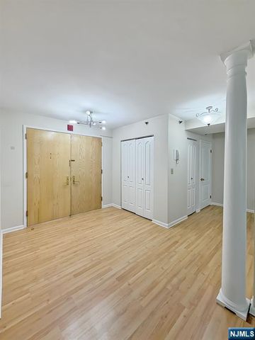 10 Smith Manor Boulevard 418, West Orange, NJ 07052