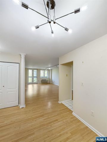 10 Smith Manor Boulevard 418, West Orange, NJ 07052