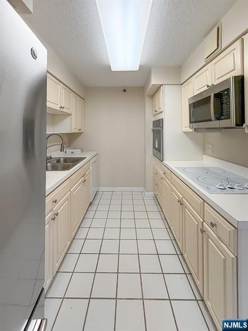 10 Smith Manor Boulevard 418, West Orange, NJ 07052