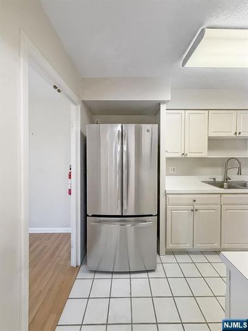 10 Smith Manor Boulevard 418, West Orange, NJ 07052