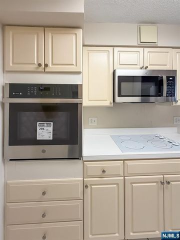 10 Smith Manor Boulevard 418, West Orange, NJ 07052