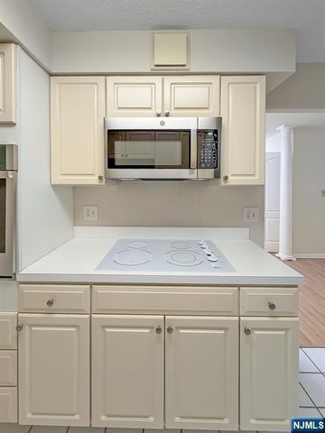 10 Smith Manor Boulevard 418, West Orange, NJ 07052