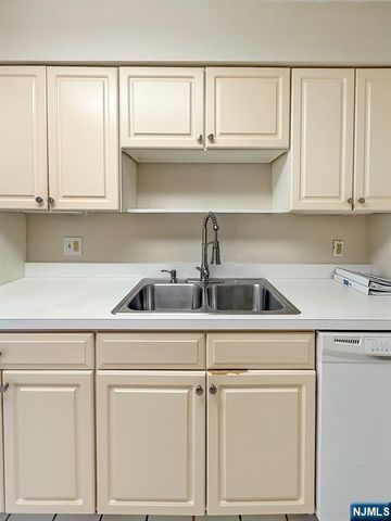 10 Smith Manor Boulevard 418, West Orange, NJ 07052