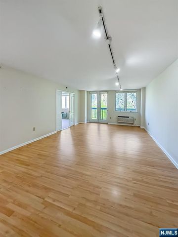 10 Smith Manor Boulevard 418, West Orange, NJ 07052