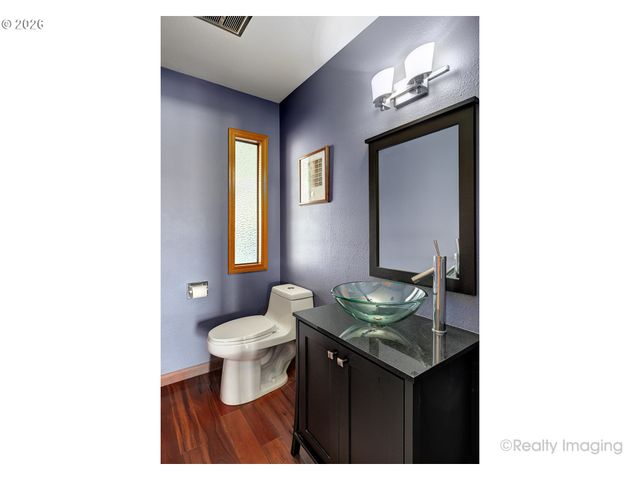 616 N TOMAHAWK ISLAND Dr, Portland, OR 97217