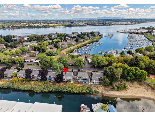 616 N TOMAHAWK ISLAND Dr, Portland, OR 97217