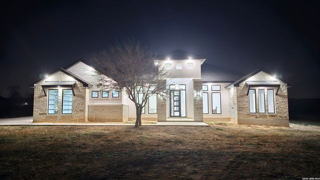 699 James Way, Castroville, TX 78009