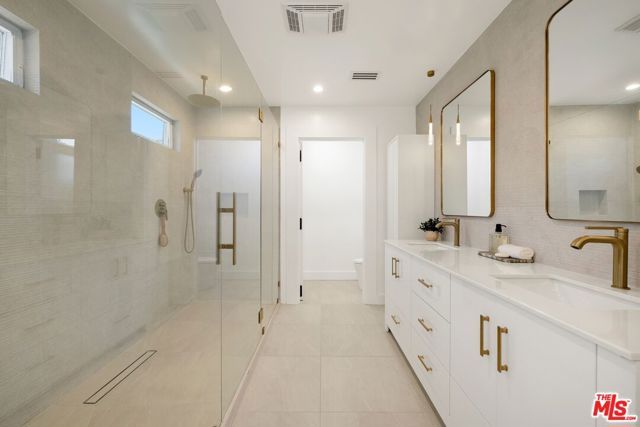 1707 S Stanley Avenue, Los Angeles, CA 90019
