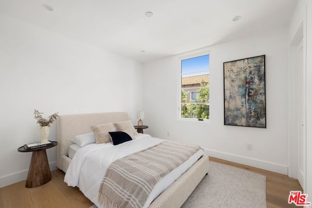 1707 S Stanley Avenue, Los Angeles, CA 90019