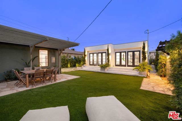 1707 S Stanley Avenue, Los Angeles, CA 90019