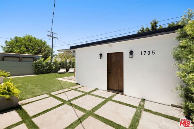 1707 S Stanley Avenue, Los Angeles, CA 90019