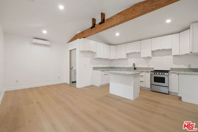 1707 S Stanley Avenue, Los Angeles, CA 90019