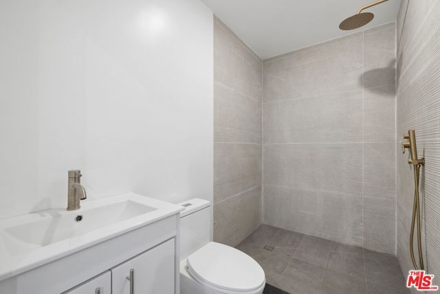 1707 S Stanley Avenue, Los Angeles, CA 90019