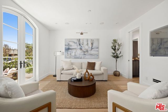 1707 S Stanley Avenue, Los Angeles, CA 90019