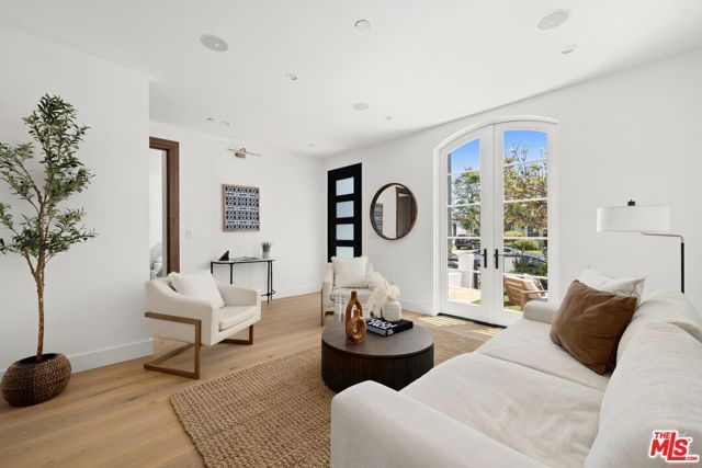 1707 S Stanley Avenue, Los Angeles, CA 90019