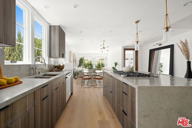 1707 S Stanley Avenue, Los Angeles, CA 90019