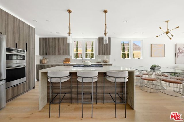1707 S Stanley Avenue, Los Angeles, CA 90019