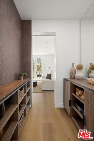 1707 S Stanley Avenue, Los Angeles, CA 90019