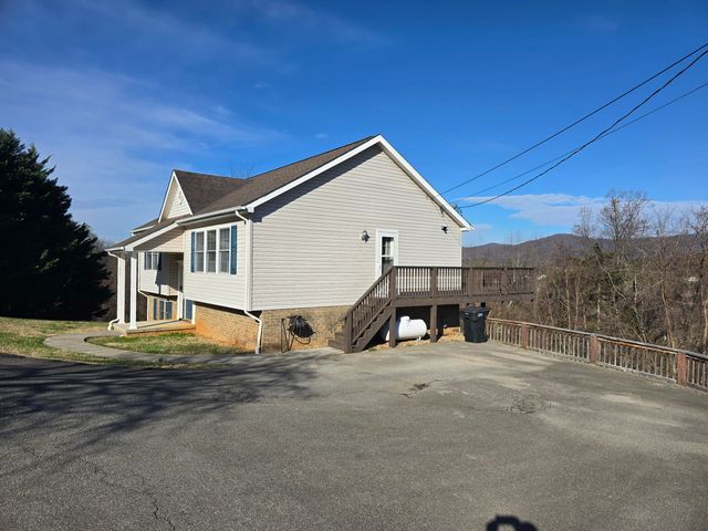 804 Aster ST, Roanoke, VA 24019