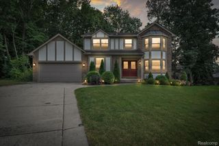 2147 HICKORY LEAF Court N, Rochester Hills, MI 48309