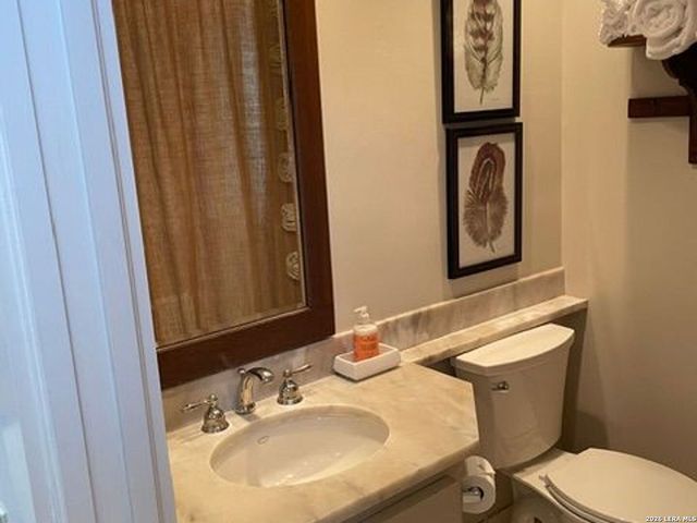 134 W SUMMIT AVENUE A, San Antonio, TX 78212