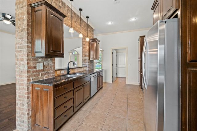 3909 SW Flatrock Avenue, Bentonville, AR 72713
