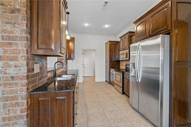 3909 SW Flatrock Avenue, Bentonville, AR 72713