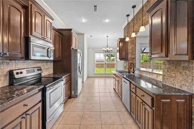 3909 SW Flatrock Avenue, Bentonville, AR 72713