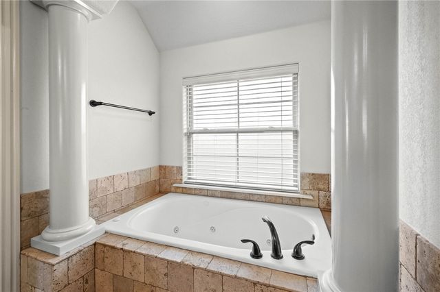 3909 SW Flatrock Avenue, Bentonville, AR 72713