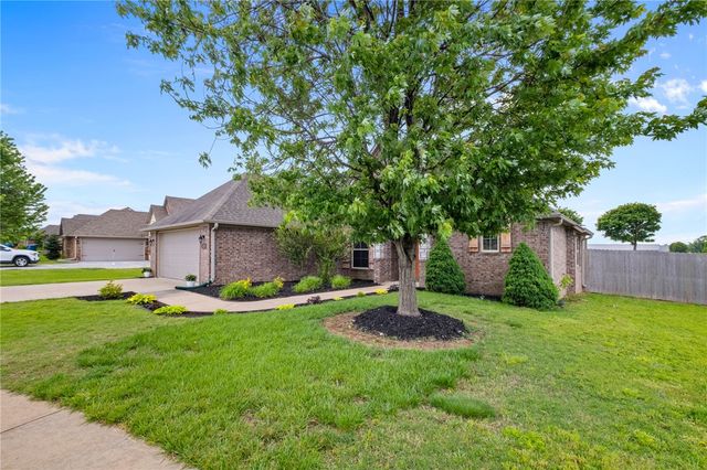 3909 SW Flatrock Avenue, Bentonville, AR 72713