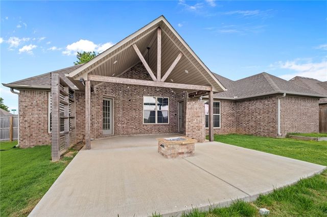 3909 SW Flatrock Avenue, Bentonville, AR 72713