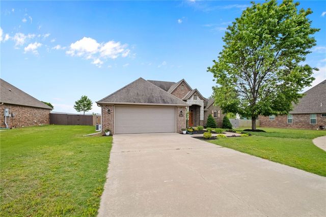 3909 SW Flatrock Avenue, Bentonville, AR 72713