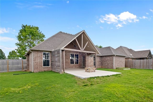 3909 SW Flatrock Avenue, Bentonville, AR 72713