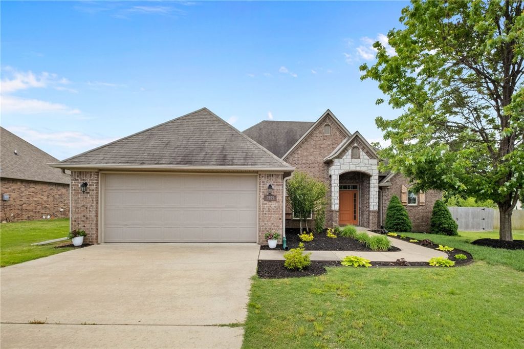 3909 SW Flatrock Avenue, Bentonville, AR 72713