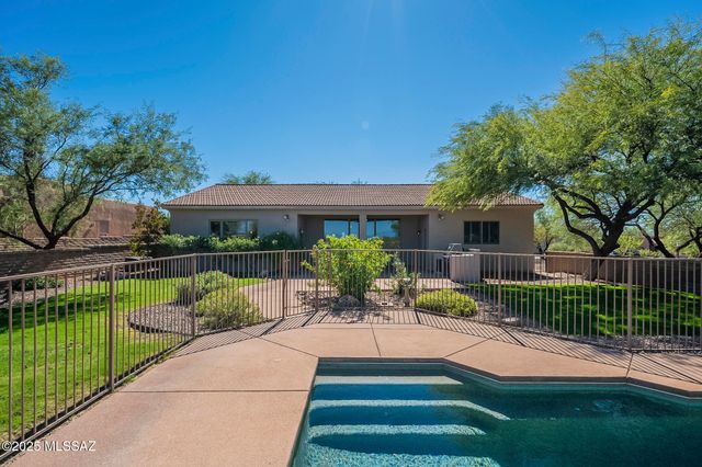 789 E Josephine Canyon Drive, Green Valley, AZ 85614