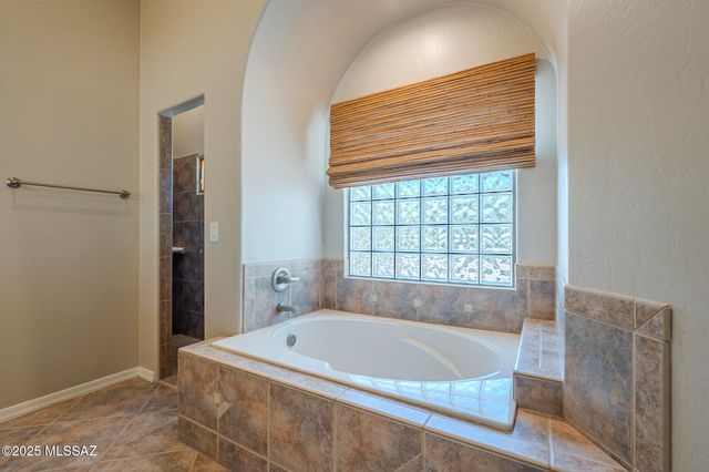 789 E Josephine Canyon Drive, Green Valley, AZ 85614