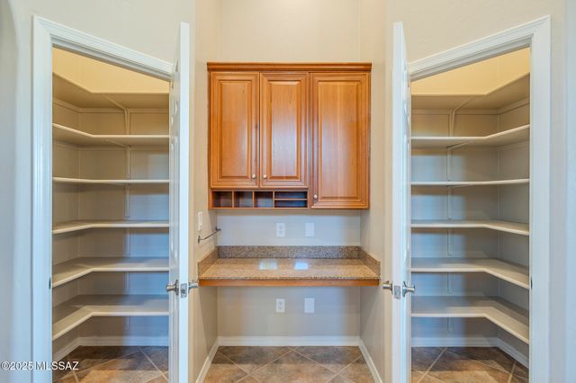 789 E Josephine Canyon Drive, Green Valley, AZ 85614