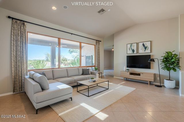 789 E Josephine Canyon Drive, Green Valley, AZ 85614