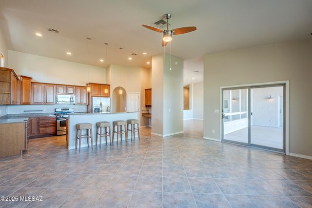 789 E Josephine Canyon Drive, Green Valley, AZ 85614