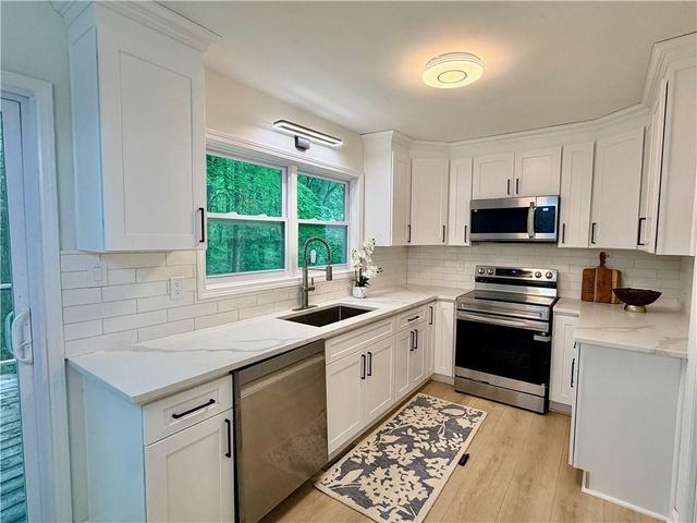 499 Hearth Place, Lawrenceville, GA 30043