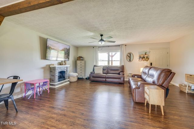 566 Carters Valley Road, Rogersville, TN 37857