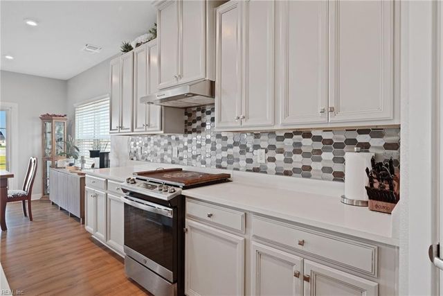 128 Glenmoor PATH, Moyock, NC 27958