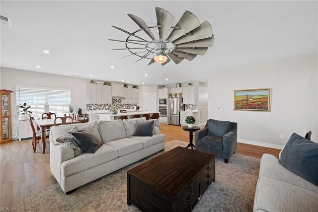 128 Glenmoor PATH, Moyock, NC 27958