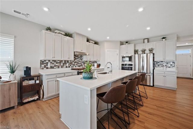 128 Glenmoor PATH, Moyock, NC 27958