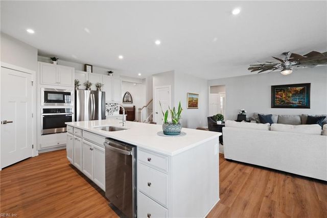 128 Glenmoor PATH, Moyock, NC 27958