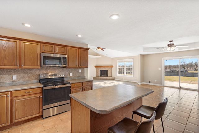 13169 DESTREHAN CT, Boonville, MO 65233