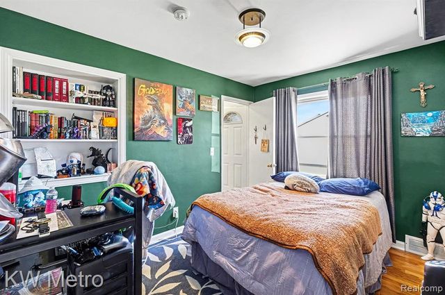 311 Pioneer Drive, Pontiac, MI 48341