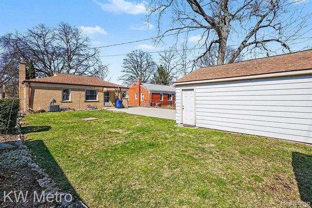 311 Pioneer Drive, Pontiac, MI 48341