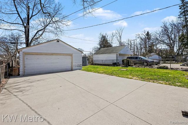 311 Pioneer Drive, Pontiac, MI 48341