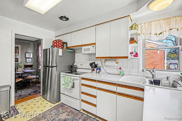 311 Pioneer Drive, Pontiac, MI 48341